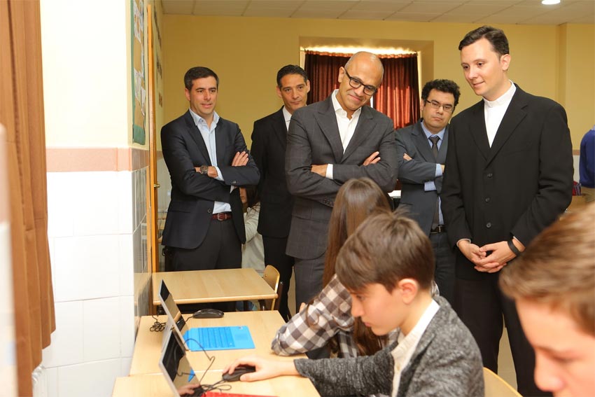 microsoft_satya-nadella_colegio