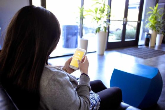 varios_liferay_girl-on-the-phone