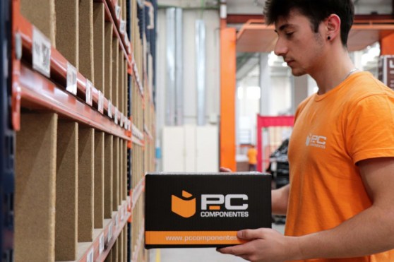 pccomponentes_almacen.jpg