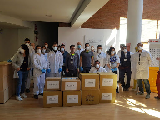 varios_essilor_donacion-gafas2
